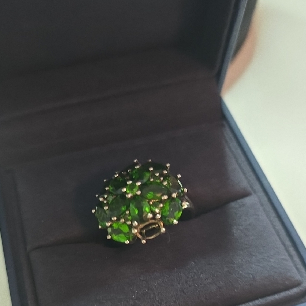 Elegant Green Gemstone Ring